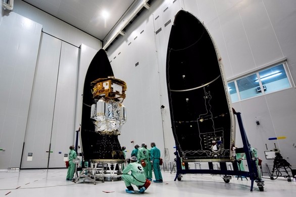 LISA_Pathfinder_fairing_encapsulation_20151116_2