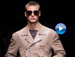 Moda Milano, il gentiluomo Versace è un uomo di mondo
