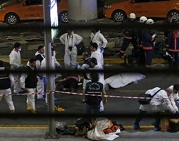 Turchia in lutto, riaperto aeroporto di Istanbul dopo la strage