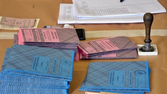 elezioni urne scheda