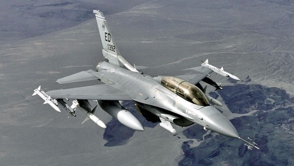 Ucraina punta su coalizione per gli F-16, ma Paesi Nato indugiano
