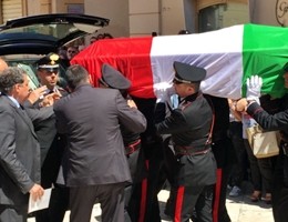 Carabiniere ucciso a Marsala, tremila persone ai funerali. Mons. Marcianò "Una purezza di cuore tradotta in fedeltà"