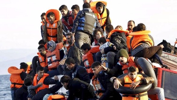 Affonda barcone con 700 migranti in Grecia, nuova strage in Libia