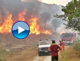 La Sicilia brucia, 500 interventi in 36 ore. La polizia segue la pista dolosa. Sindaco di Cefalù: "Situazione drammatica"