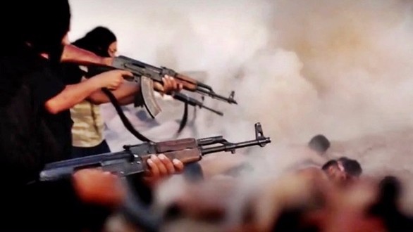 Nuovo orrore Isis, uccisi 5 giornalisti. Video diffuso in rete mostra l'esecuzione con i boia della jihad