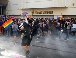 Turchia, fermi e scontri al Gay Pride di Istanbul