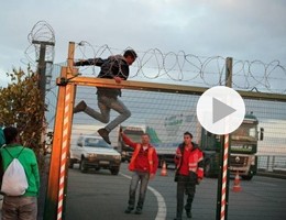 migrants-channel-tunnel