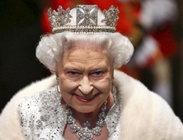 Regina Elisabetta fa donazione personale per aree terremotate