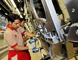 operai lavoro stabilimento 260