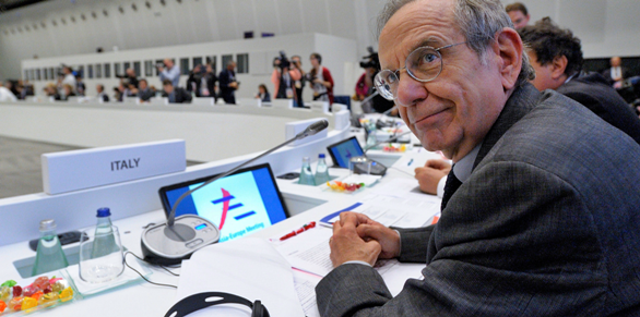 Padoan ottimista: bicchiere mezzo pieno all'Ecofin su Unione bancaria