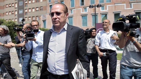 Berlusconi in terapia intensiva. I medici: ora “ci vuole pazienza e cautela”