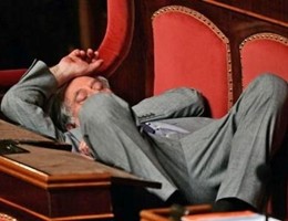 previti-dorme-in-parlamento