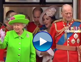 I 90 anni della regina Elisabetta, la parata aerea in suo onore