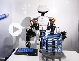 Fabbrica del futuro: il robot industriale collabora con l’uomo