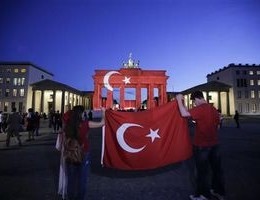Istanbul, stampa turca: identificati i 3 attentatori suicidi