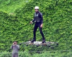 volo dell'hoverboard dell'inventore Alexandru Duru
