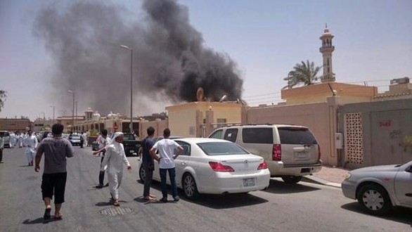 Arabia saudita, due attentati suicida. Colpiti una moschea e consolato Usa