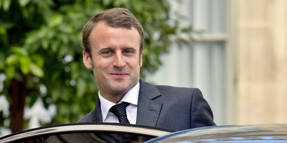 Francia, Emmanuel Macron lancia il guanto della sfida a Hollande