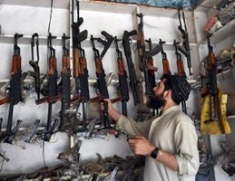 In Pakistan dove le armi si comprano a meno di uno smarthphone