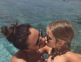Victoria Bechkam bacia in bocca la figlia, scoppia la polemica