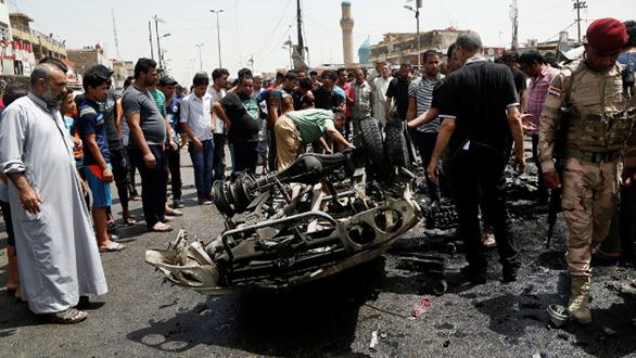 Isis, esplode autobomba in un mercato di Baghdad: i morti salgono a 125, ferito 140