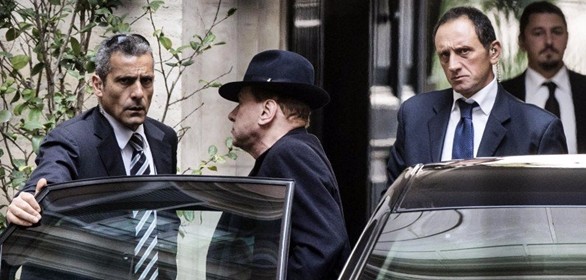 Berlusconi dimesso, lascia la clinica Madonnina