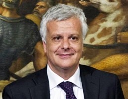 Rifiuti, Galletti: la Sicilia si muova e rispetti accordi. Il ministro esclude commissariamento Regione
