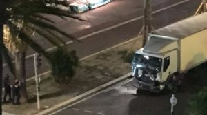 nizza-14-luglio-2016 camion