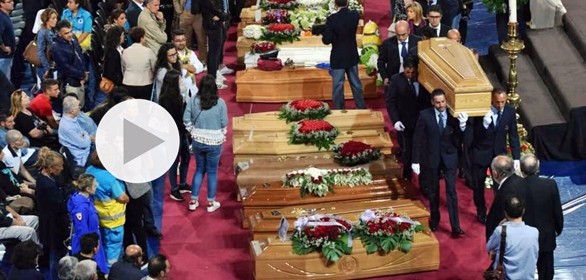 Scontro treni, ad Andria i funerali di 14 vittime del disastro ferroviario