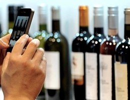 Contraffazione, in Europa ogni anno si perdono 1,3 miliardi in vini e alcolici