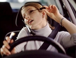 Donne al volante piu' litigiose degli uomini. Il Sud meno paziente