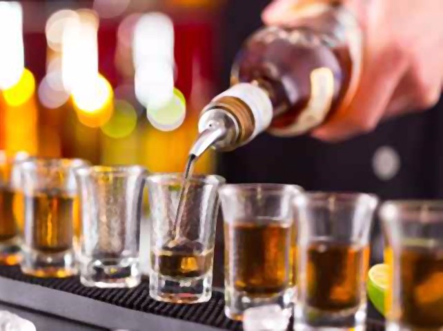 Gli alcolici provocano il cancro? I produttori sulla difensiva