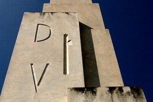 L'obelisco della discordia, e ora spunta messaggio Mussolini ai posteri