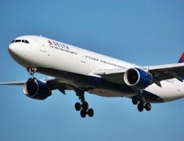Computer in tilt, Delta Airlines cancella 1.250 voli. Decine di migliaia di passeggeri bloccati