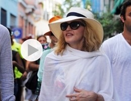 Madonna festeggia 58 anni con una danza sui tavoli a Cuba