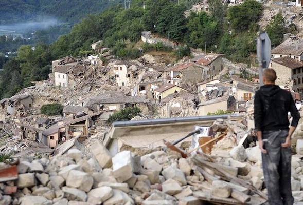 Pescara del Tronto dall’alto, un paese raso al suolo dal sisma