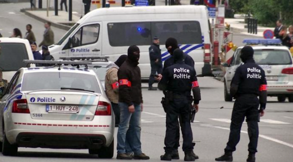 Belgio, attacco con machete: feriti due polizziotti, morto l'aggressore. Ministro belga: "Atto ignobile a Charleroi"