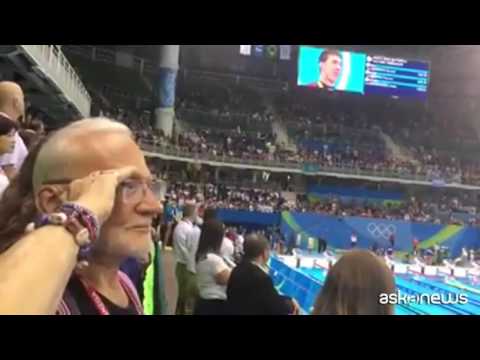 Rio 2016, l'astronauta Buzz Aldrin sugli attenti per Phelps