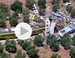 Scontro treni in Puglia, il procuratore: i macchinisti non hanno frenato. I familiari delle vittime: “Chiediamo giustizia”
