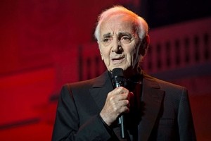 Charles Aznavour di nuovo in concerto a 92 anni
