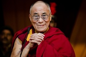 Il Dalai Lama in Francia, bisogna accogliere i rifugiati