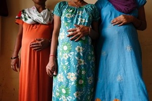 L'India vuole vietare pratica utero in affitto: "un'ingiustizia"