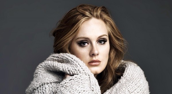 Adele rimprovera la security: “Lasciate ballare la gente”