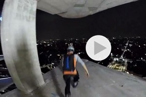 base_jumper_milano_656_ori_crop_MASTER__0x0