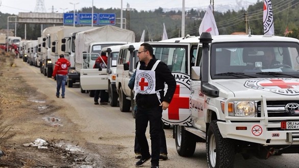 Siria, colpito convoglio di aiuti: morti 12 uomini della Croce Rossa. La portavoce: "Siamo scioccati"