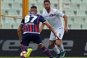 Calcio: Crotone-Palermo 1-1, pareggio giusto