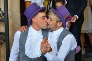 Unioni civili: Francesco e Luca sono sposi a Roma con Raggi