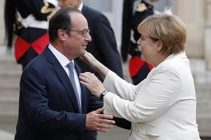 Bilaterale a Parigi di Merkel e Hollande a vigilia summit Ue