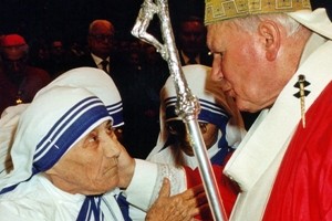 Vaticano: la "matita di Dio" è diventata santa Teresa di Calcutta