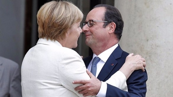 Si spacca sul nascere il direttorio, Renzi rompe con Merkel e Hollande